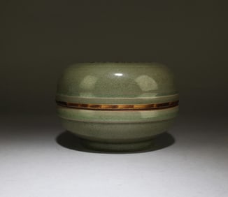 A Ru Ware Round Box