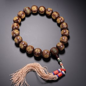 A Prayer Beads Set with Agarwood and Gilt Silver Longevity Medallion