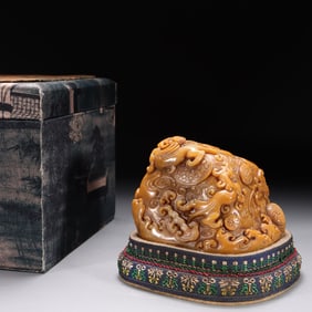 A Shoushan Tianhuang Ornament with Dragon Motif