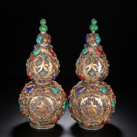 A Gilt Silver Gourd Vase with Gem Inlay