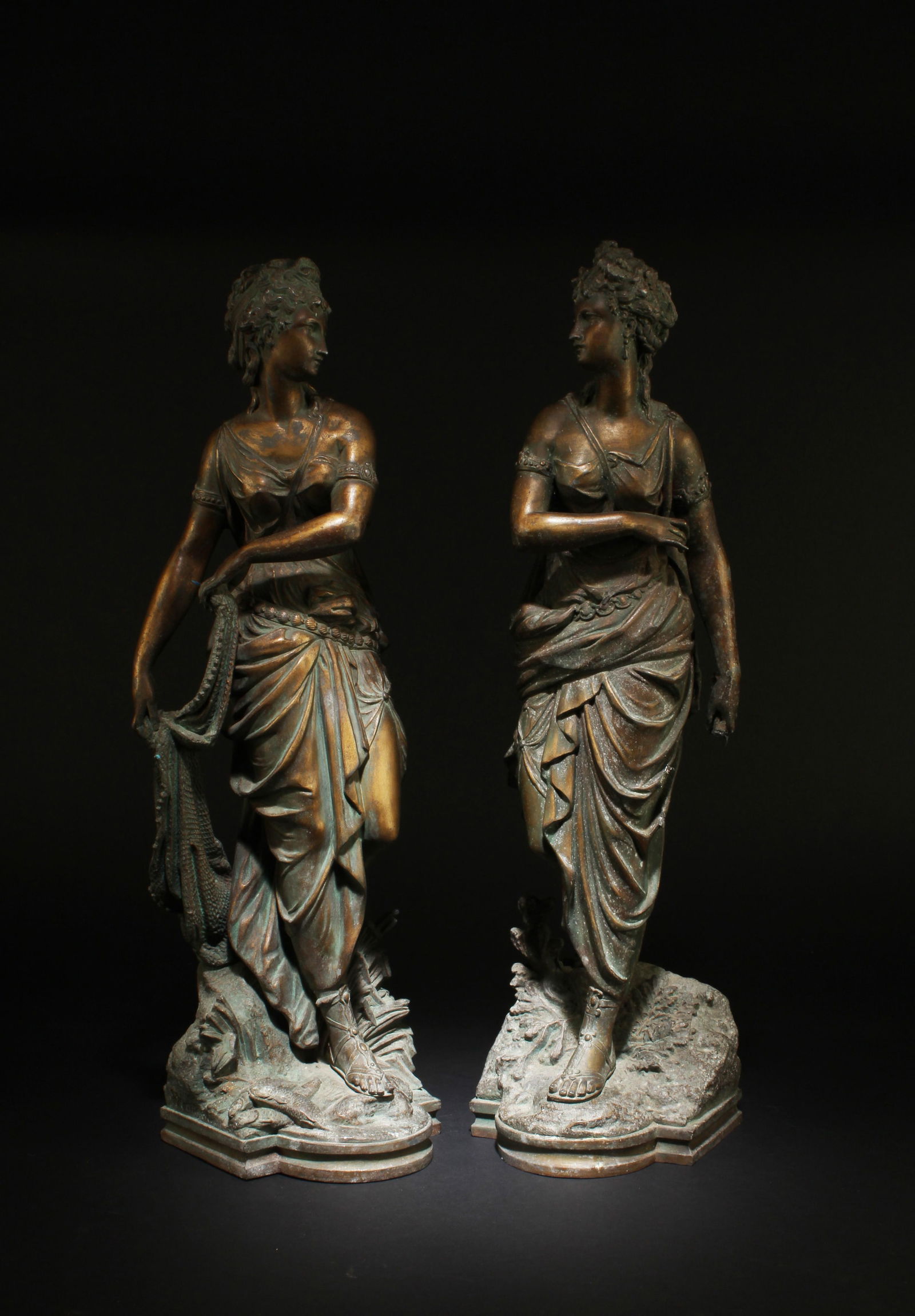 A Pair of Western Bronze Statues: A Pair of Western Bronze Statues. Dimension: 21" x 5.75"