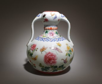 A Fencai Handle Vase