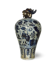 A Blue and White Dragon Vase-Shaped Ornament