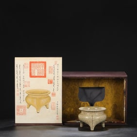 A Ge Ware Ivory Glazed Tripod Censer