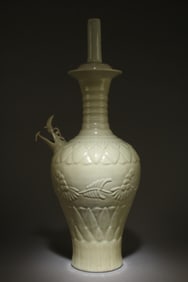 A White Winepot