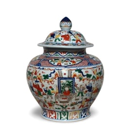 A Wucai Jar with Lid
