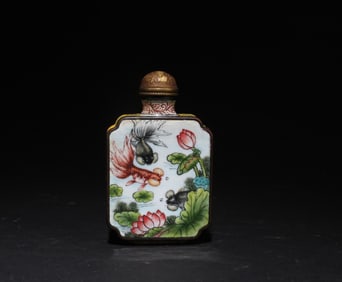 A Chinese Enamel Snuff Bottle
