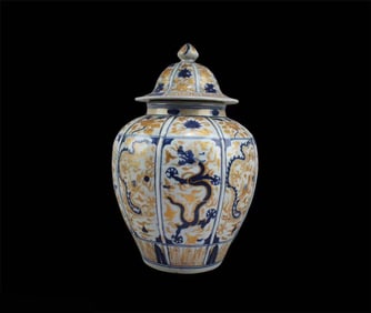 Chinese Dragon Porcelain Jar with Lid