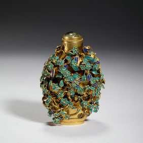A Gilt Silver and Kingfisher Feather Snuff Bottle