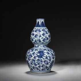 A Blue and White Gourd Vase with Lotus Motif
