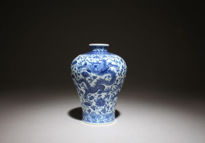 Blue and White Porcelain Meiping Dragon Vase