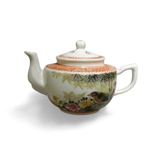A Fencai Teapot with Lid