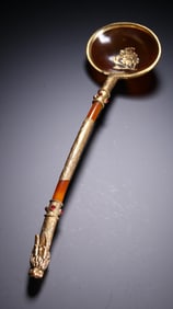 A Gold-Inlaid Agate Spoon With Dragon Head