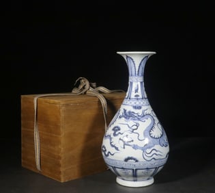 A Blue and White Yuhuchun Vase With Banana Leaf and Dragon Motif