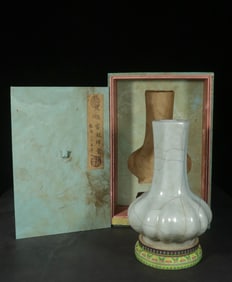 A Celadon Glazed Guan Ware Melon-Ribbed Vase