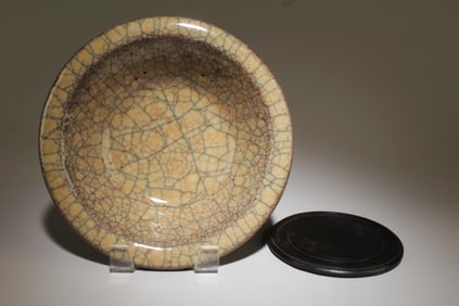 A Geyao Plate with Stand