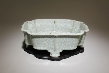 A Guanyao Ink Washer with Stand