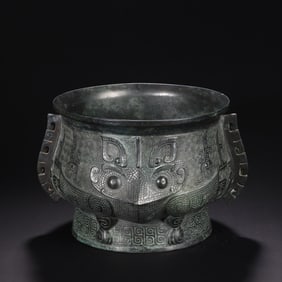 A Bronze Gui with Owl Motif