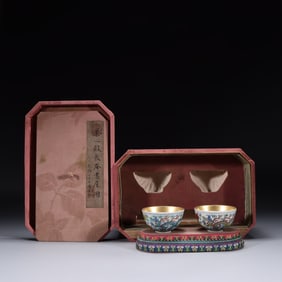 A Doucai Cup with Double Dragon Motif