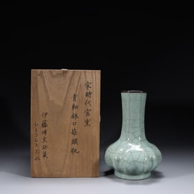 A Guan Ware Celadon Garlic Vase with Silver Rim