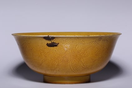 A Yellow Glazed Bowl with Incised Dragon Motif