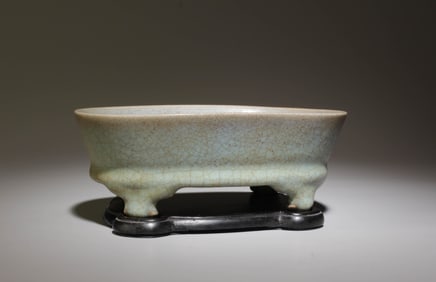 A Ruyao Ink Washer with Stand