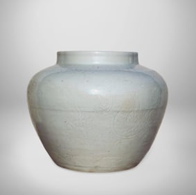 A White Glazed Jar with Dragon Motif