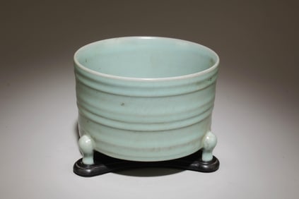 A Ruyao Incense Burner with Stand