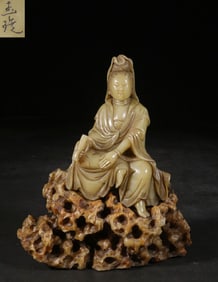 A Shoushan Furong Stone Seated Guanyin Statue