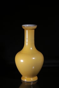 A Yellow Glazed Vase with Flared Mouth