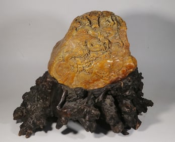 A Shoushan Tianhuang Stone Ornament with Nine Dragons and Cloud Motif