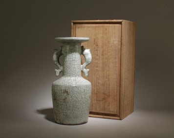A Guanyao Mallet Vase with Box