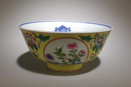 A Fencai Blue and White Bowl