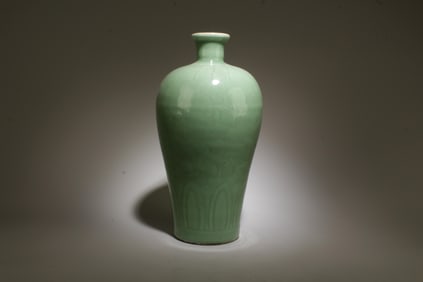 A Celadon Glazed Meiping Vase