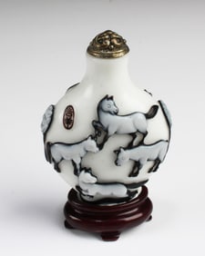 Chinese Peking Glass Snuff Bottle