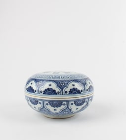 Chinese blue & White Porcelain Round Container