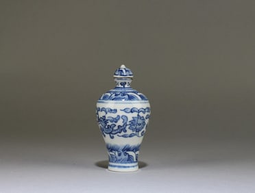 A blue & White Snuff bottle