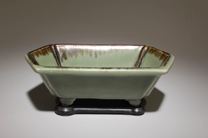 A Green Ink Washer with Stand
