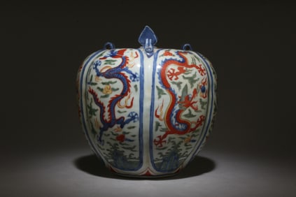 A Wucai Jar with Lid