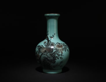 A Turquoise Porcelain Vase
