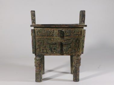 A Bronze Ding with Beast Motif