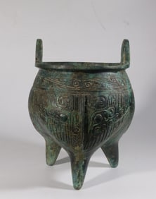 A Bronze Ding with Beast Motif
