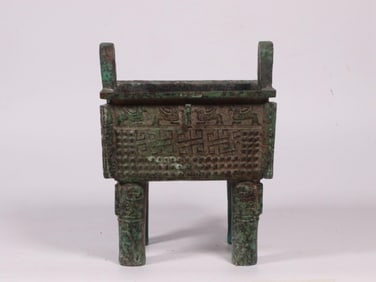 A Bronze Square Ding with Bird and Nailhead Motif