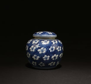Chinese Flower Blue & White Tea Leave Container