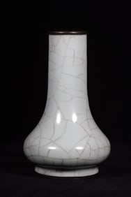 A Guanyao Vase