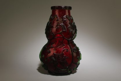 A Pekking Glass Vase