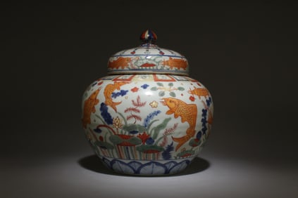 A Wucai Jar with Lid