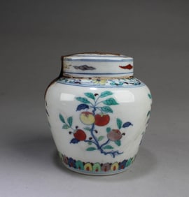 Chinese Porcelain Tea Leaves Container