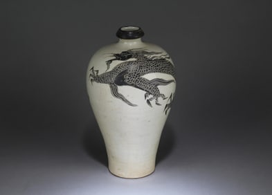 A Chinese Cizhou Vase with a Dragon Design