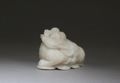 A Carved Jade Frog Figurine